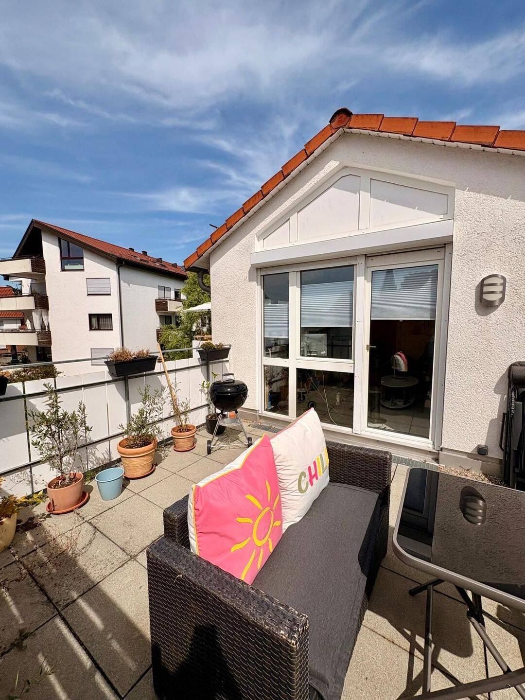 Helle 2 Zi-Wohnung mit Süd-Dachterrasse & Tiefgaragenstellplatz, 70563 Stuttgart (Vaihingen)