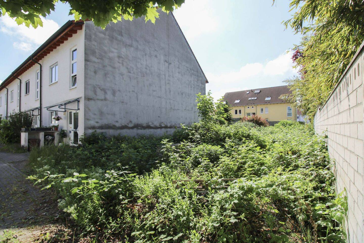 Ihr Bauplatz in Ruchheim – inklusive zwei Bestandsgaragen, 67071 Ludwigshafen am Rhein (Oggersheim Ruchheim)
