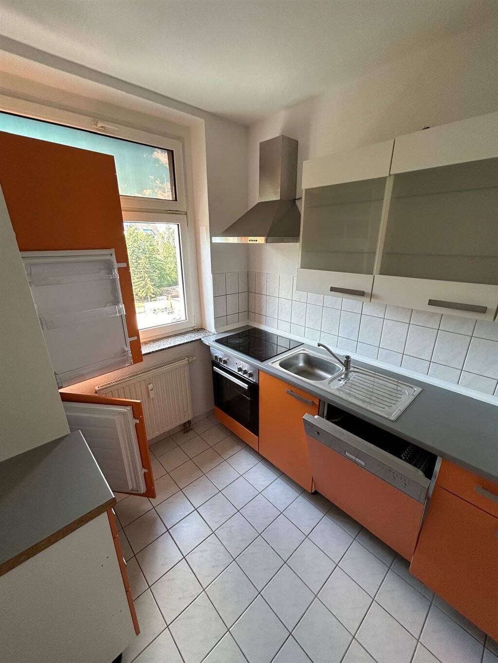 Gemütliche und vermietete DG 2-Zimmer mit Laminat und EBK in guter Lage, 9130 Chemnitz (Hilbersdorf Sonnenberg Yorckgebiet Zentrum)