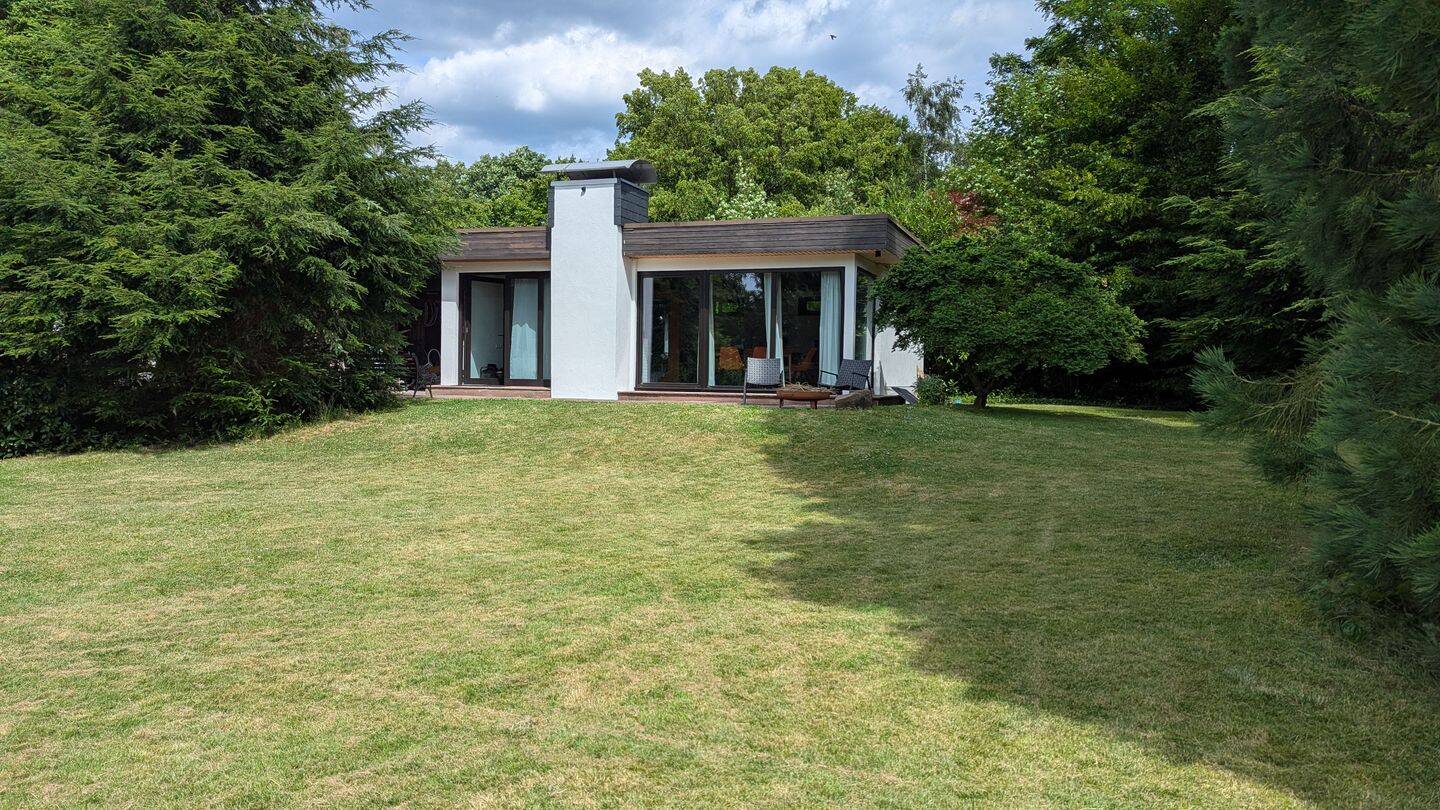 Exklusiv möbliert: Kernsaniertes Haus mit Garten – schlüsselfertig einziehen, 37691 Derental