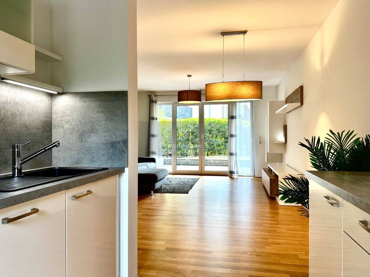 Einziehen. Wohlfühlen. Teilmöblierte 3 ZW mit Terrasse und Pkw-Stellplatz in Frankfurt-Höchst, 65929 Frankfurt am Main (Höchst Schwanheim Unterliederbach)