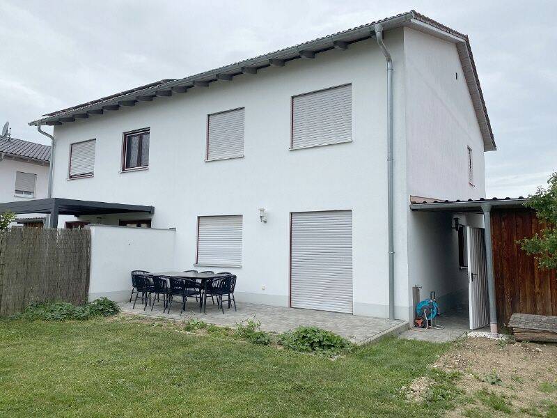 Moderne Doppelhaushälfte mit schönem Garten, 94368 Perkam