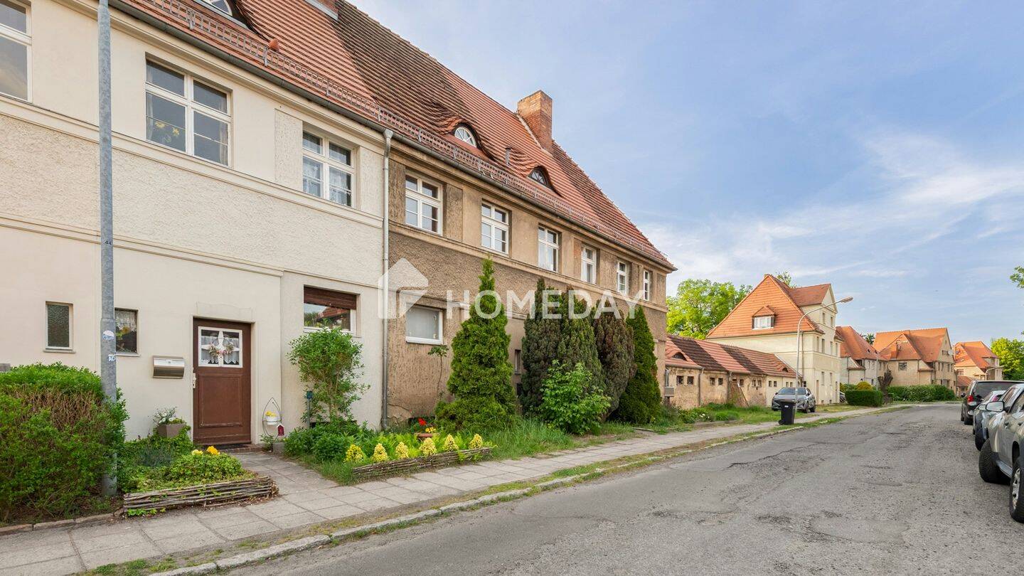 Historisches Reihenhaus in der denkmalgeschützten Eisenbahnersiedlung Elstal, 14641 Wustermark