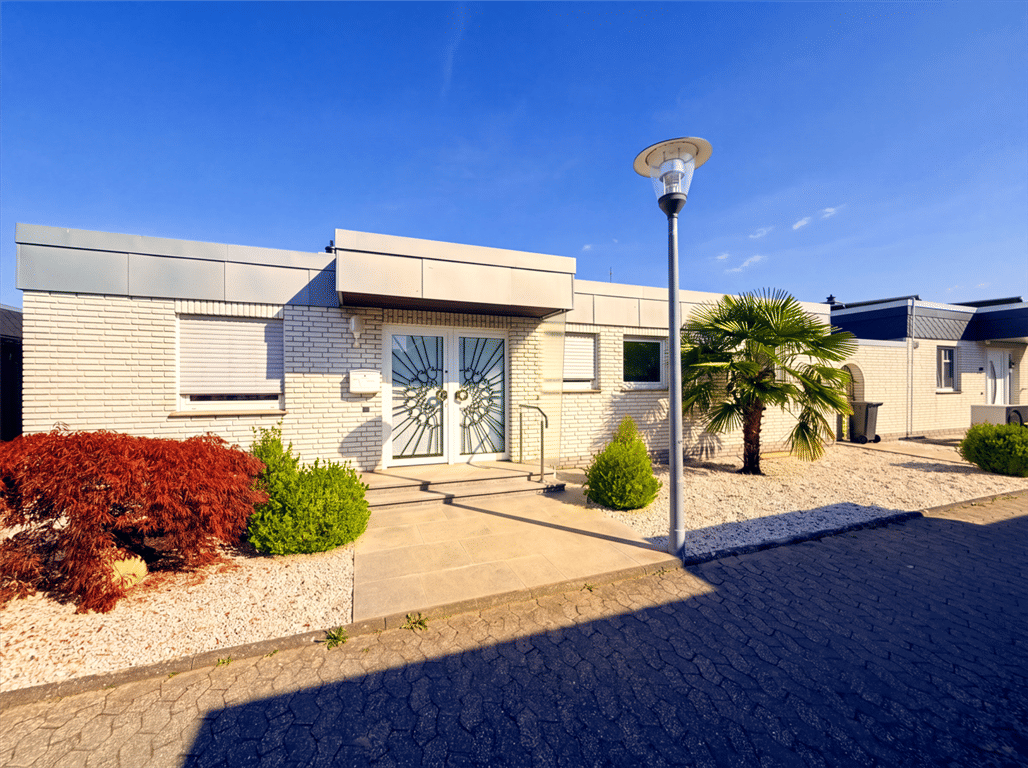 Großzügiger Bungalow mit Kamin, Wintergarten und privatem Wellnessbereich, 53913 Swisttal