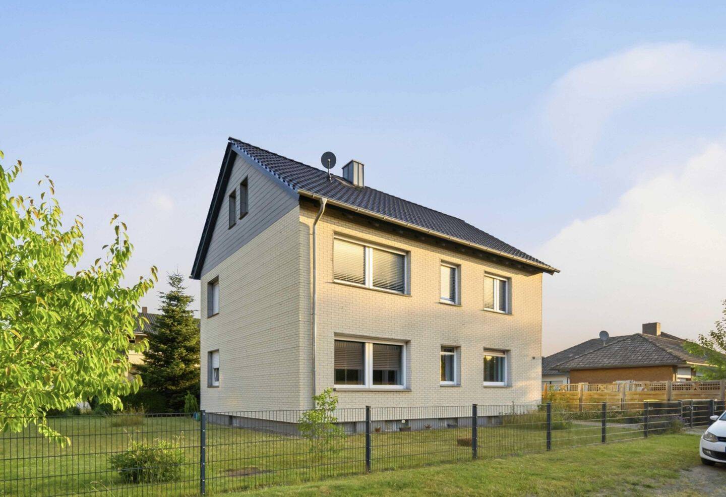 Gepflegtes Zweifamilienhaus mit Ausbaupotenzial, 32425 Minden