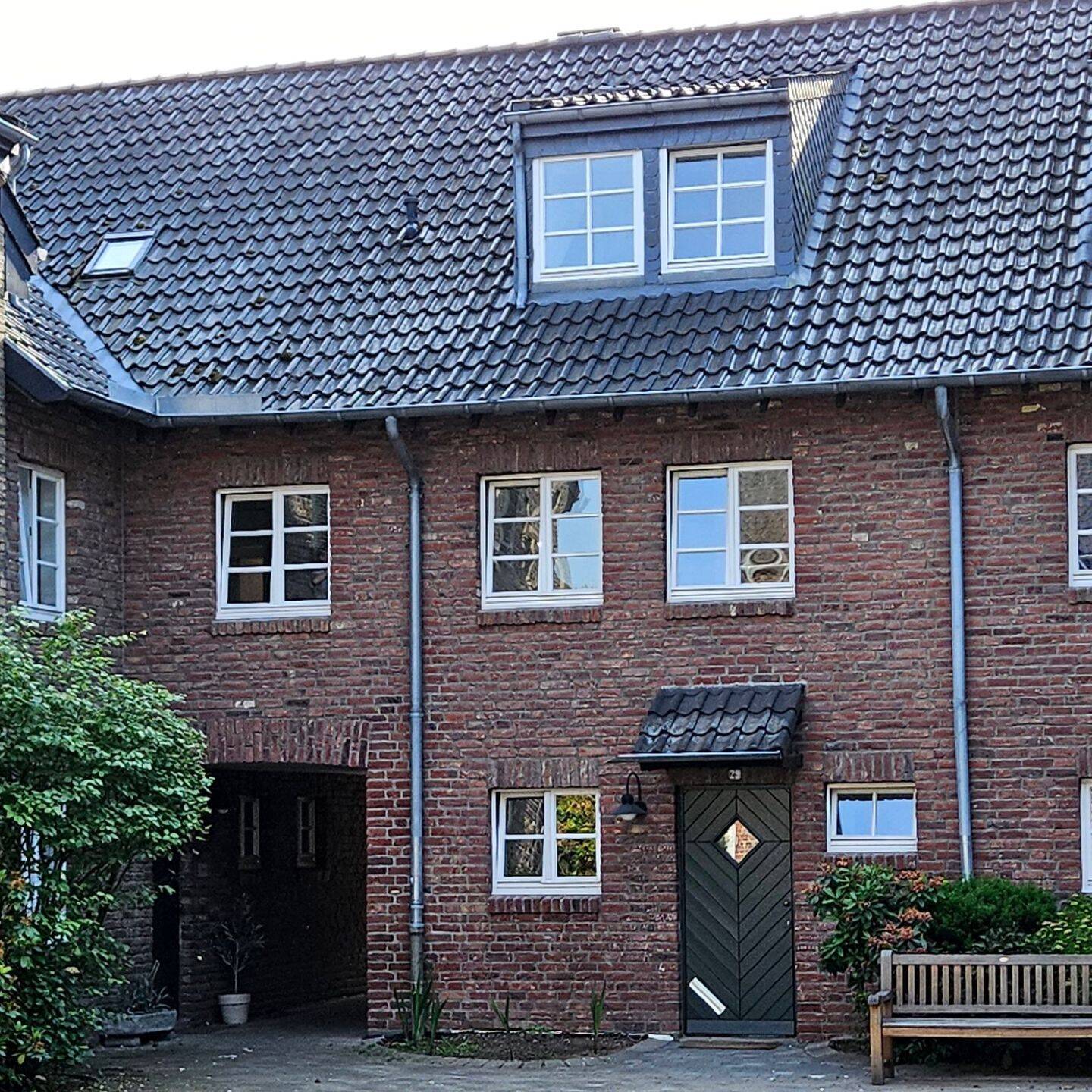 Erstbezug nach Generalrenovierung – Familienidyll in weitläufiger Hofanlage, 47877 Willich