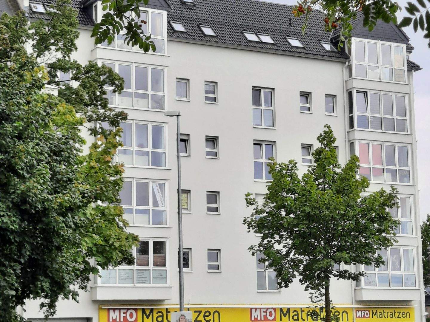 Schöne 2-Raum-Wohnung,Wohnzimmer mit bodentiefen Fenstern, Einbauküche, 9130 Chemnitz (Hilbersdorf Sonnenberg Yorckgebiet Zentrum)