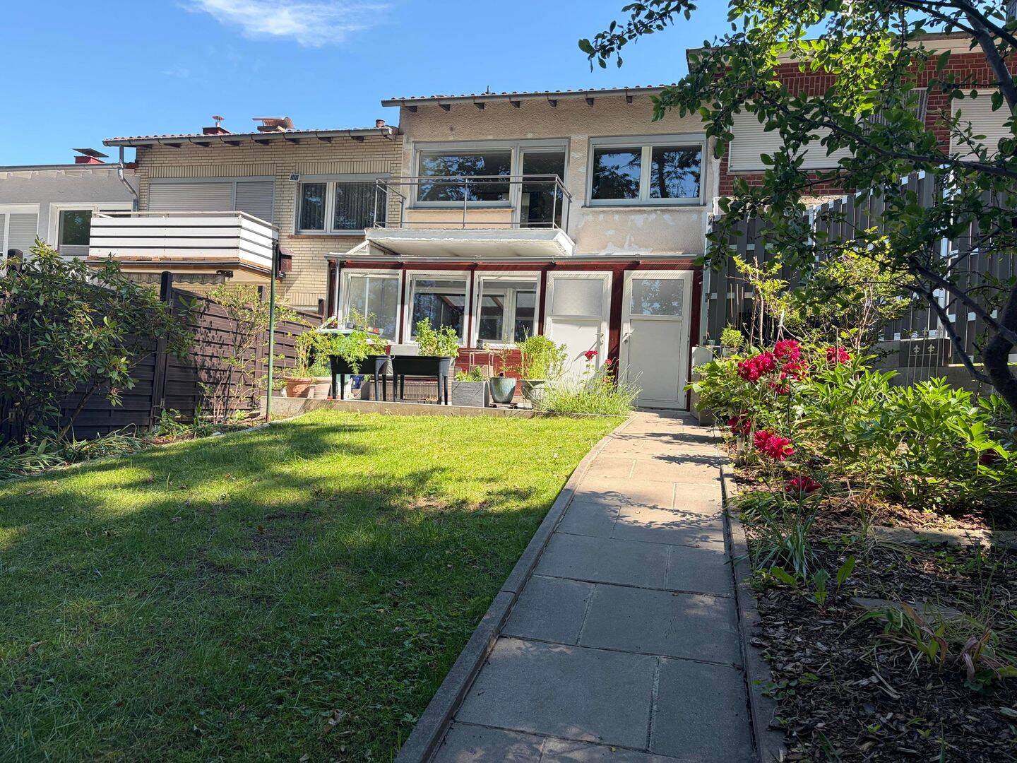 Reihenmittelhaus mit Wintergarten und Garten in Extertal-Bösingfeld, 32699 Extertal