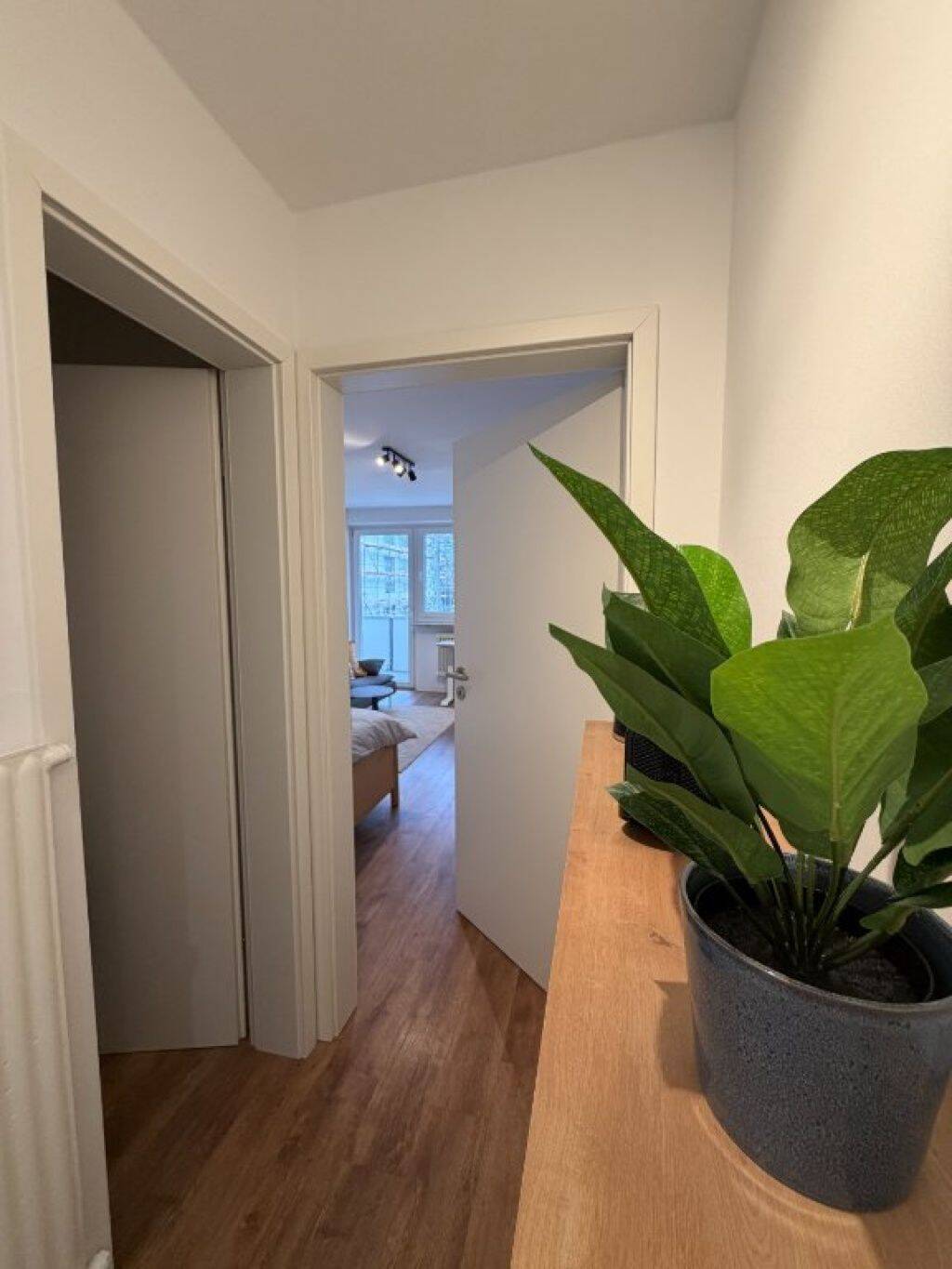 Neu möbliertes Studio-Apartment mit Balkon und Burgblick in Nürnberg-Wöhrd, 90489 Nürnberg (Gärten bei Wöhrd Rennweg Veilhof Wöhrd)