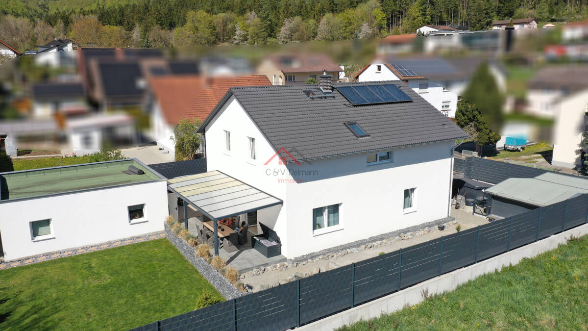 „Exklusives KfW-55-Familiendomizil mit Designer-Interieur, Traumgarten & Großraumgarage“, 78187 Geisingen