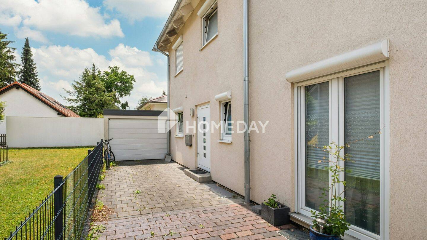 Gepflegt, durchdacht und naturnah – Repräsentative DHH mit Terrasse, Garten und Garage, 80997 München (Allach-Untermenzing Moosach Pasing-Obermenzing)
