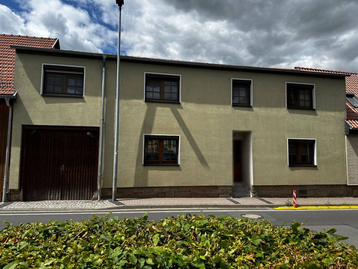 Charmantes Ein-/Zweifamilienhaus mit Scheune, Garage und großem Entwicklungspotenzial in Bad Berka, 99438 Bad Berka