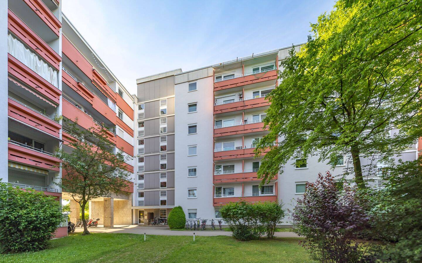 Komfortables Wohnen im Erdgeschoss: 3-Zimmer-Wohnung mit Gartenanteil, 82110 Germering