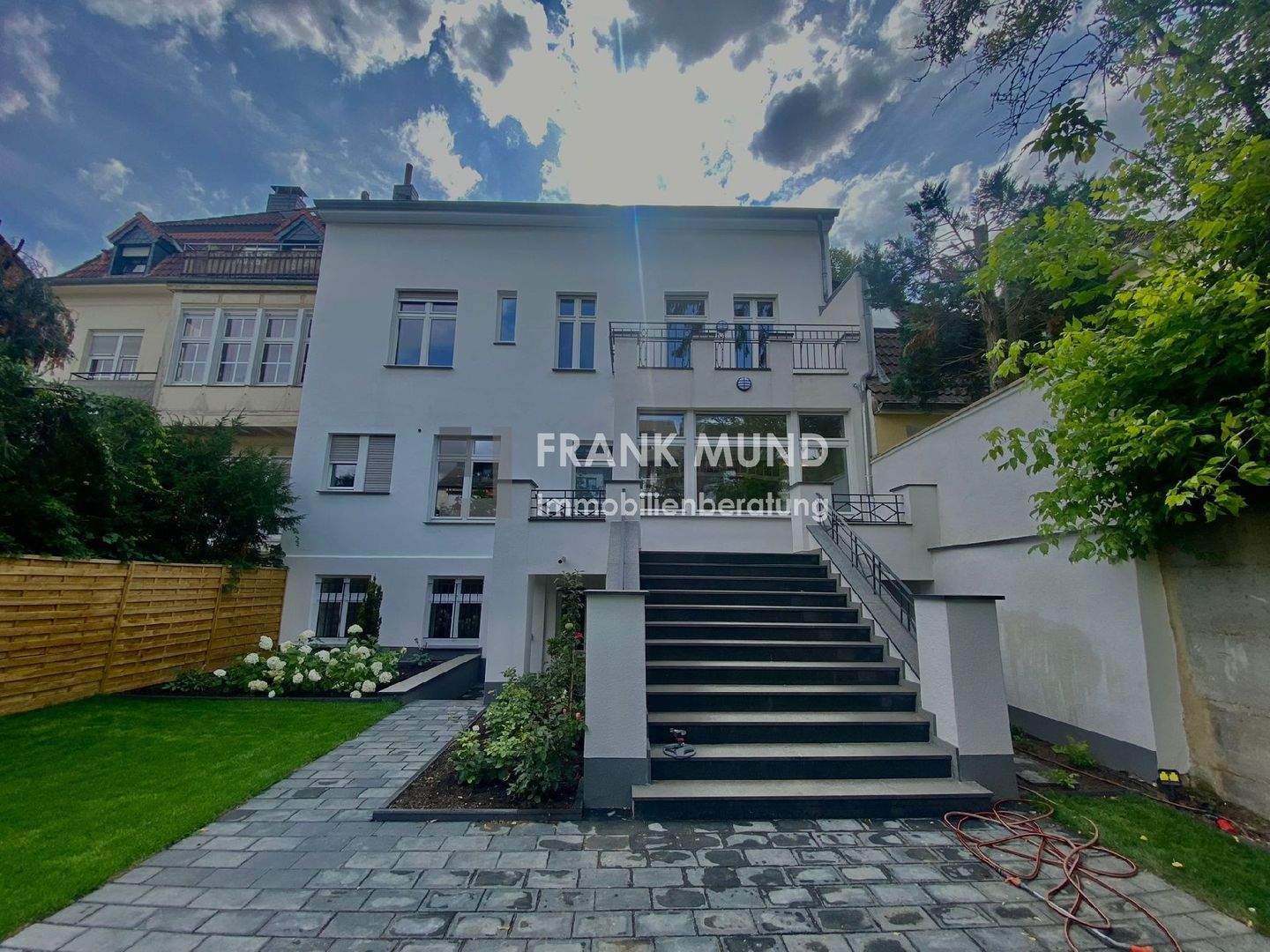 Moderne 3-Zimmerwohnung mit Balkon in historischer Stadtvilla von MG-Wickrath, 41189 Mönchengladbach