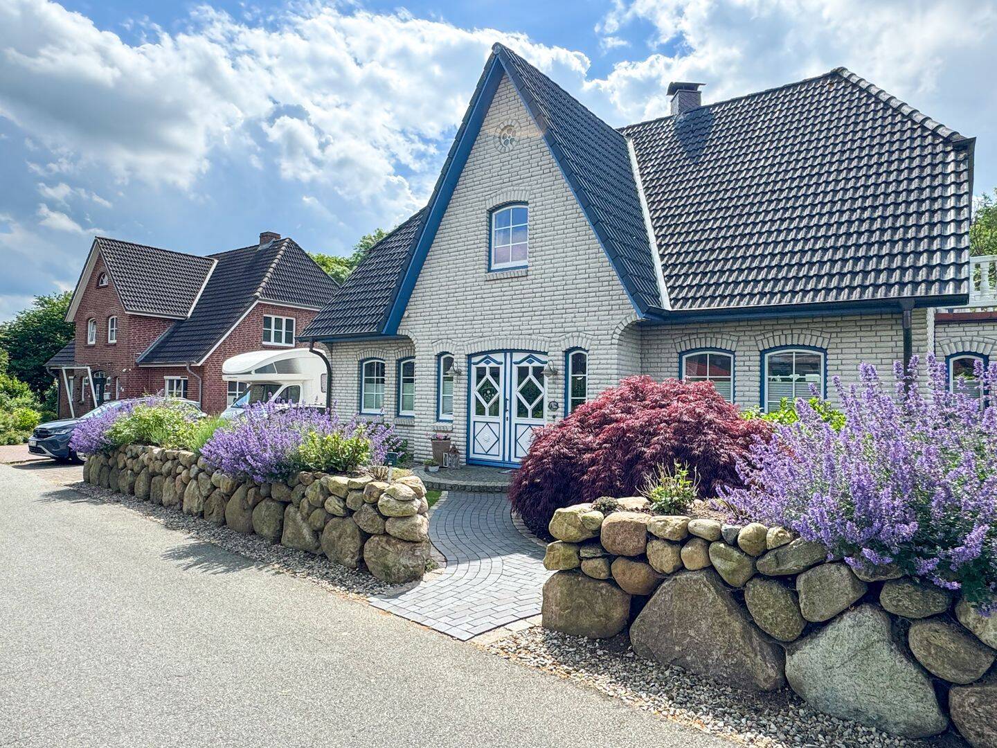 Exklusives Friesen-Juwel mit 193 m² Wohnfläche nahe Heide! Raum für Träume, Natur & erstklassigen Komfort auf einem 800 m² Grundstück und Parkzugang!, 25746 Heide