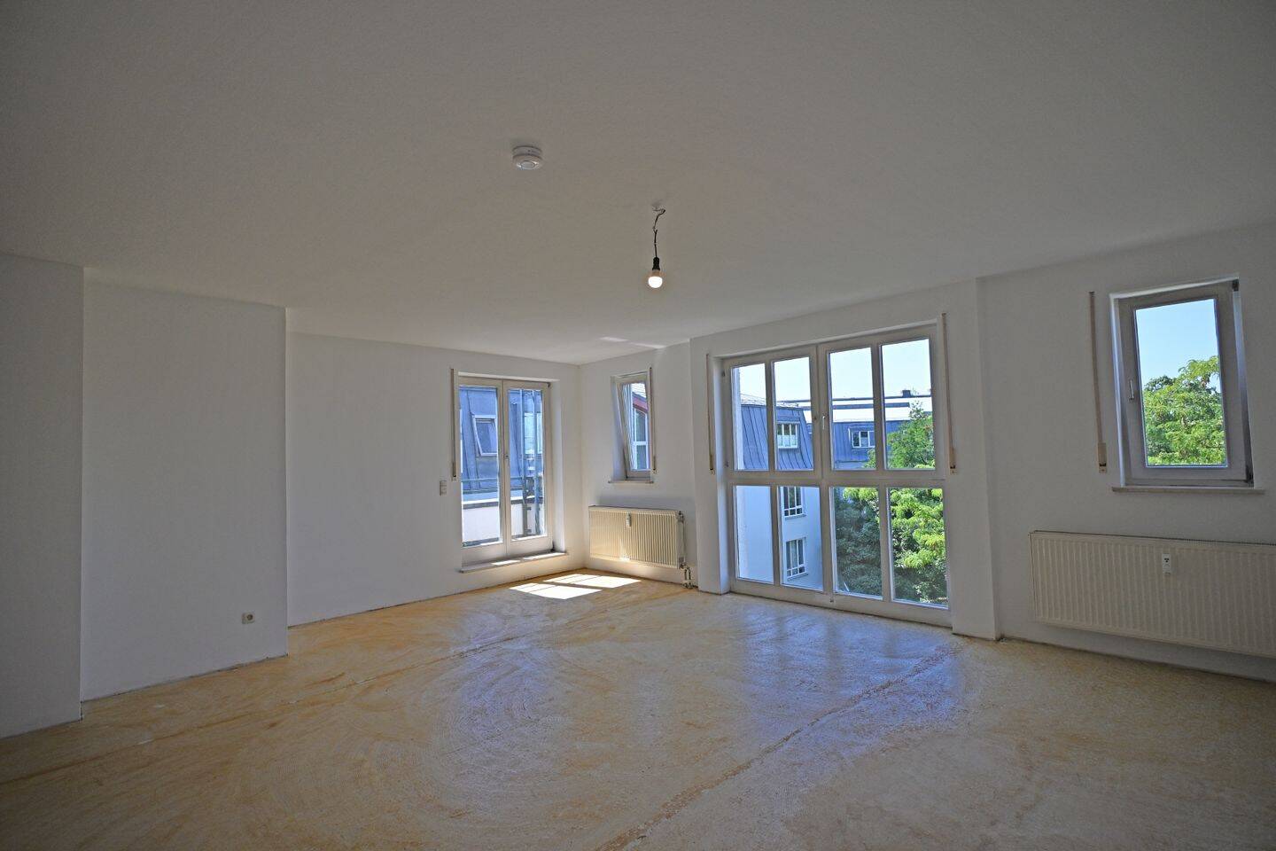 AIGNER – Helle und sehr großzügige 4-Zimmer-Dachgeschosswohnung, 81927 München (Bogenhausen)