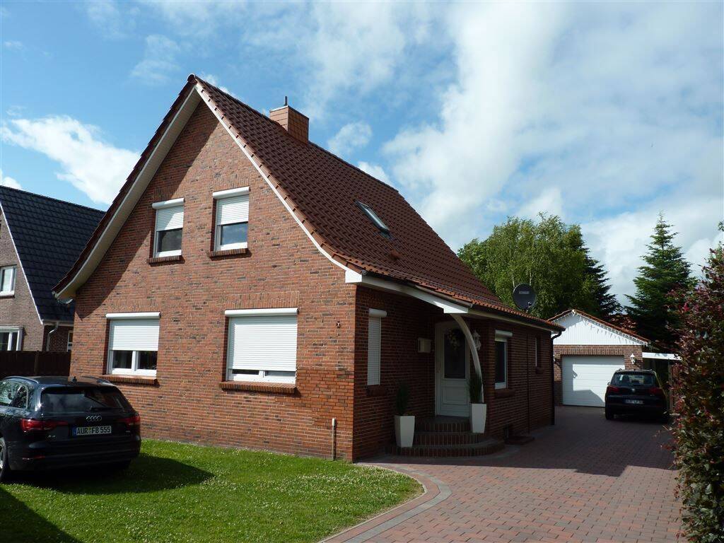 Upgant-Schott: Renoviertes Einfamilienhaus im Zentrum, 26529 Leezdorf