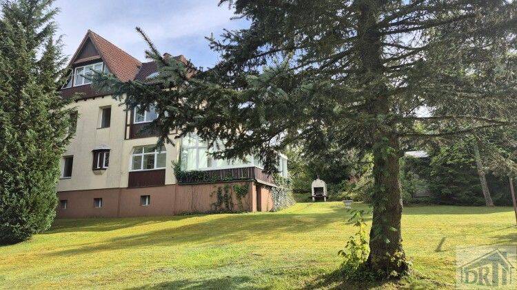 Großzügige Wohnung mit Wintergarten, 2796 Jonsdorf