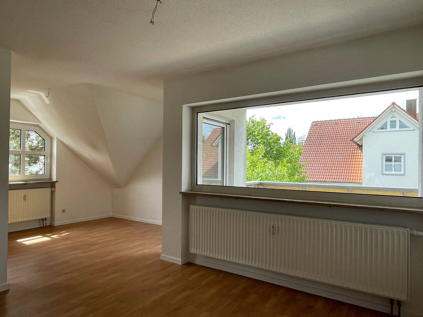 Helle Dachgeschoss-Wohnung mit Balkon, 91301 Forchheim