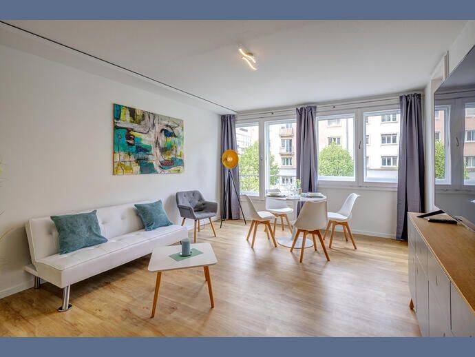 Möbliert: Modern & Gemütlich: Großzügige 1.5-Zimmer Wohnung, 81677 München (Au-Haidhausen Berg am Laim Bogenhausen)