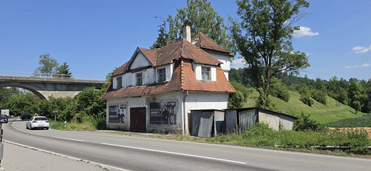 Sanierungsbedürftiges Haus am Bachlauf nähe Garching an der Alz, 84518 Garching a.d. Alz