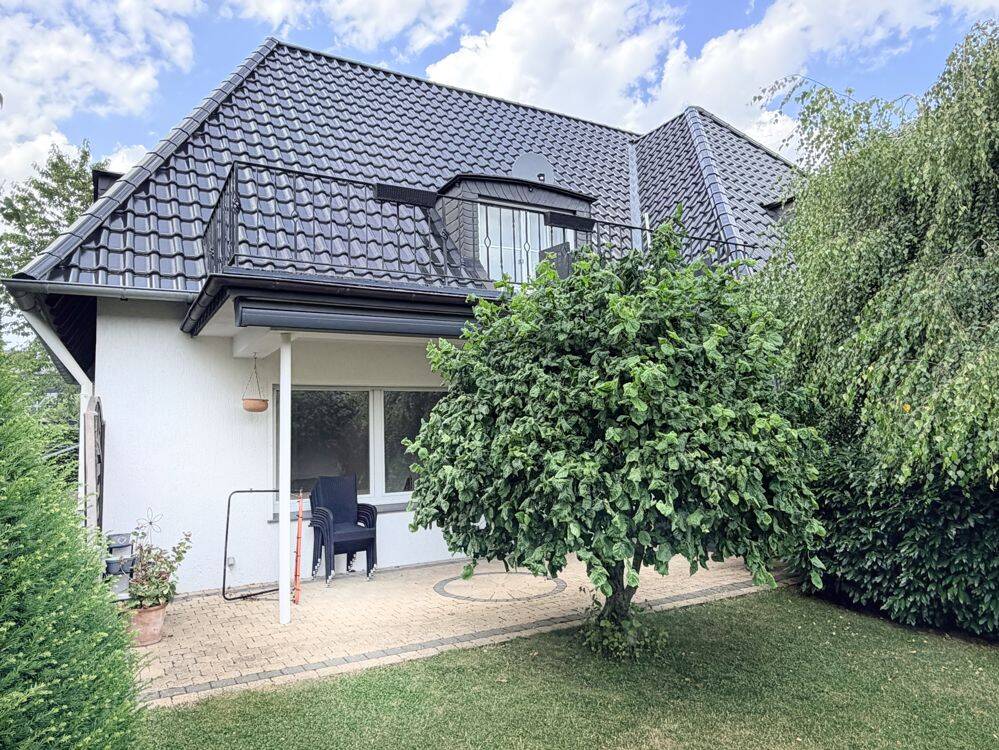 Wohnhaus mit Villencharakter auf großzügigem Grundstück in bevorzugter Wohnlage von Warstein, 59581 Warstein
