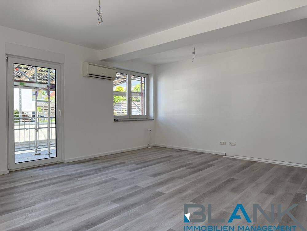 Hochattraktive 3 Zimmer Wohnung mit eigenem Eingang und Balkon – Erstbezug, 71083 Herrenberg