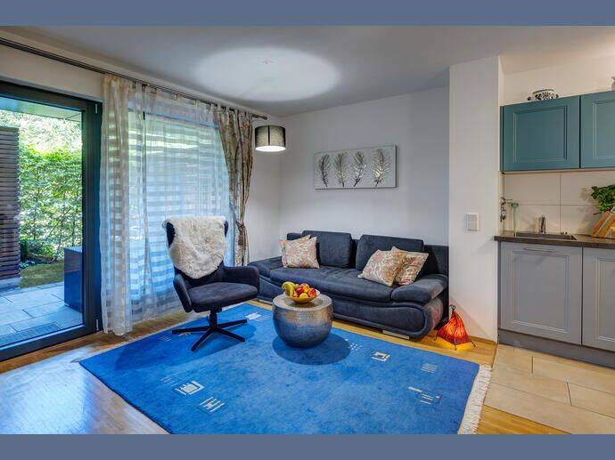 Möbliert: 2-Zimmer-Wohnung in guter Lage mit hohem Freizeitwert, 81671 München (Au-Haidhausen Berg am Laim Ramersdorf-Perlach)