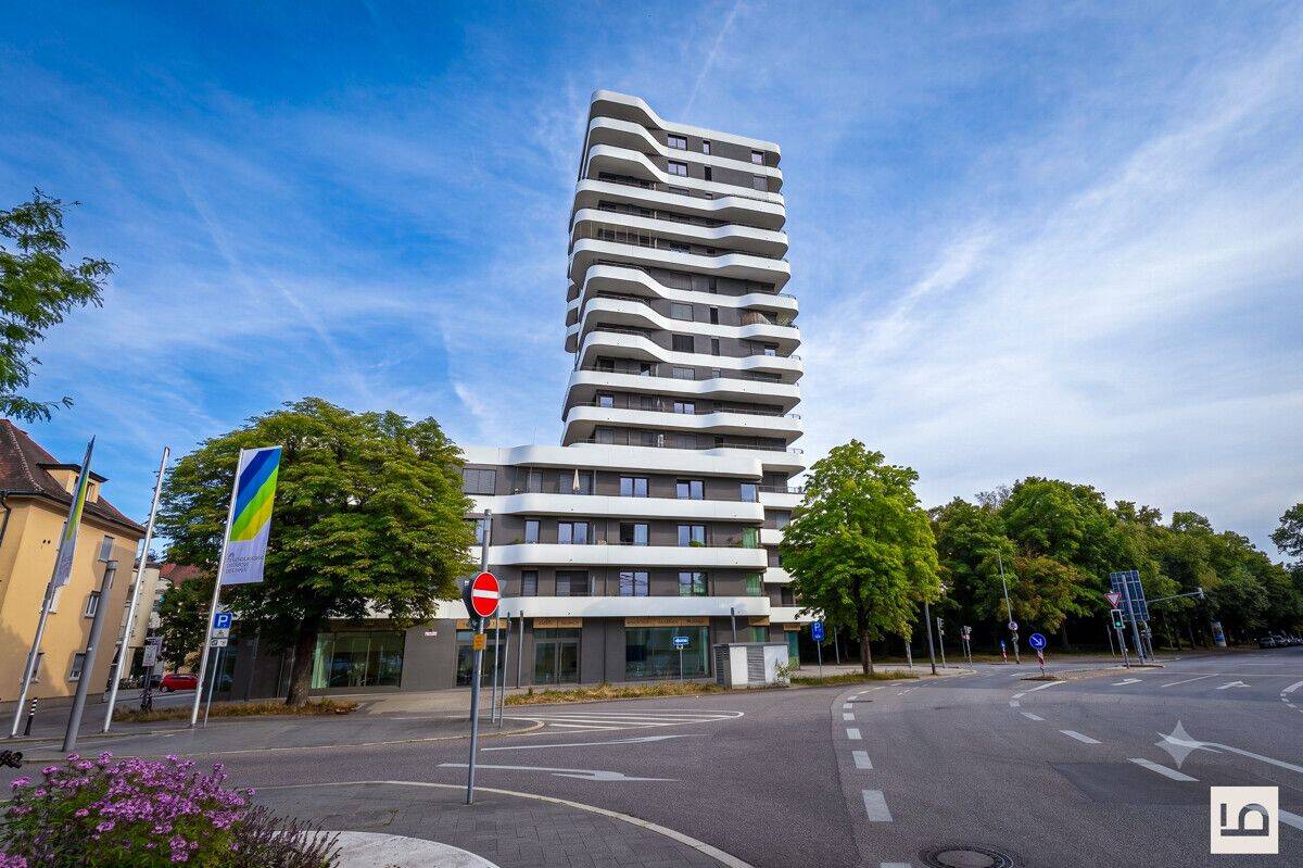 Modern wohnen im IN-TOWER – stilvolle 3 ZKB, EBK, Holzböden, TG, Balkon, Aufzug, IN-Nordbahnhof