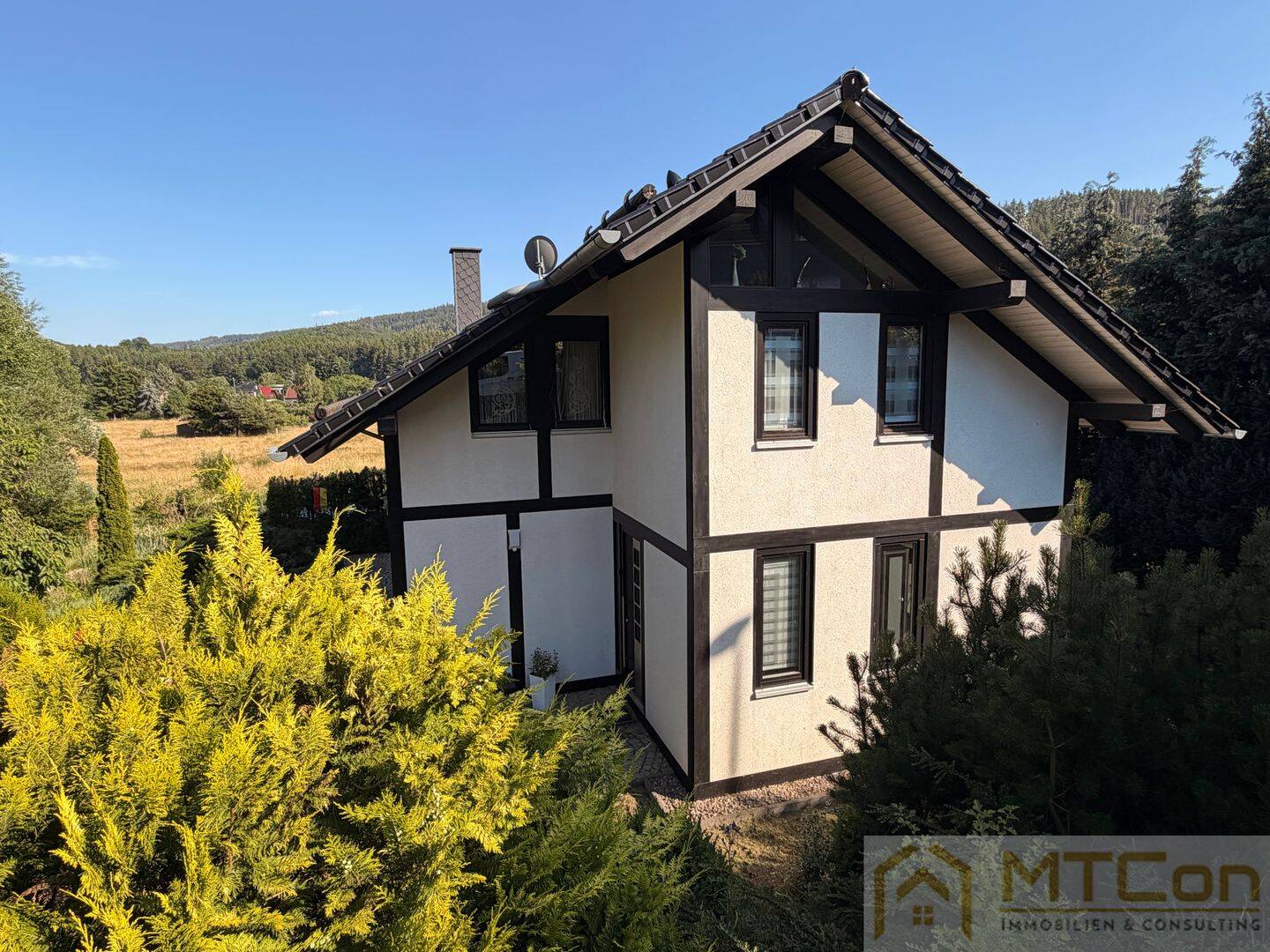 Charmantes Einfamilienhaus mit großem Grundstück, Garagen, Terrassen und liebevoll angelegtem Garten, 99331 Geratal (Geraberg)