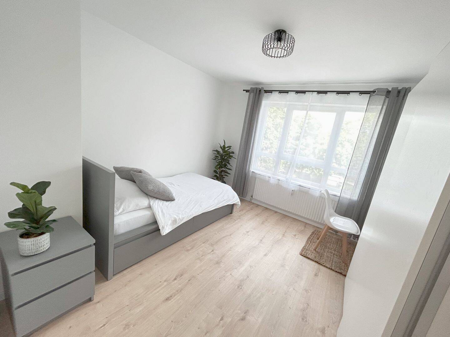 Möbliertes WG-Zimmer | München Allach-Untermenzing, 80997 München (Allach-Untermenzing Moosach Pasing-Obermenzing)