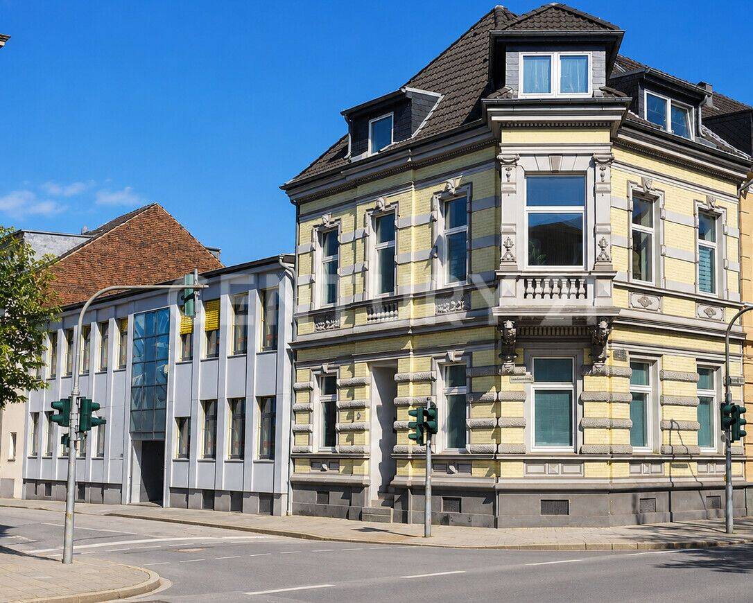Düren-City – Solide Gewerbeimmobilie mit 8 Stellplätzen & Wohnhaus mit 3 Einheiten, 52351 Düren