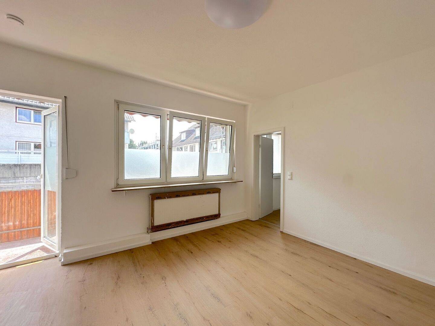 2 Zimmer Küche Bad frisch saniert mit Balkon – Frankfurt-Zeilsheim, 65931 Frankfurt am Main (Sindlingen Zeilsheim)