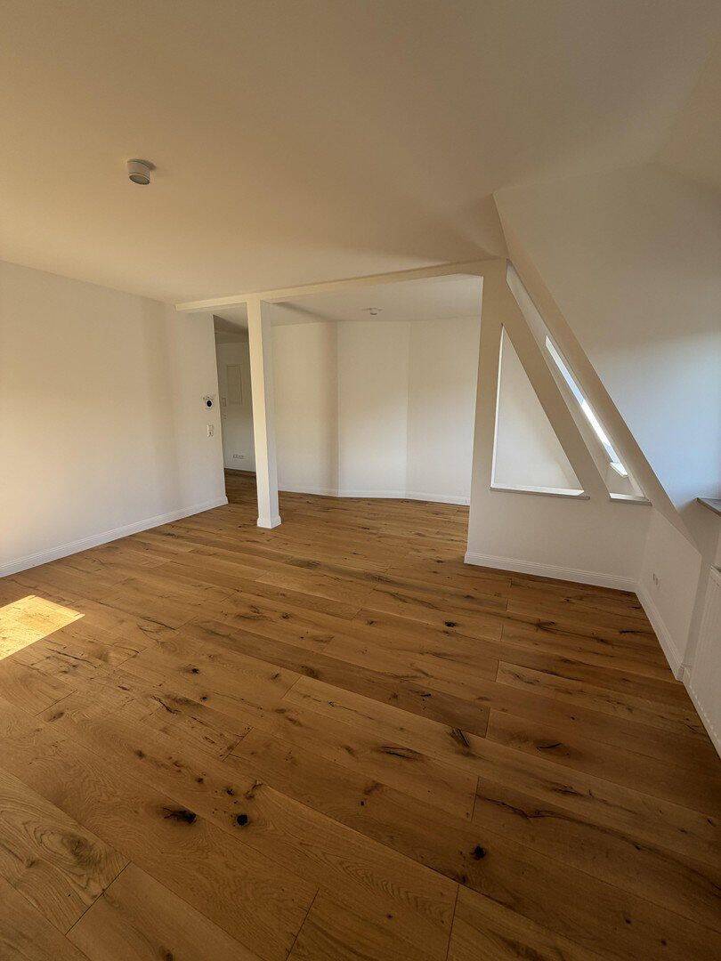 Klassisch & Schön. Luxuriös sanierte 2-Zimmer-Wohnung im beliebten Stuttgarter Westen., 70197 Stuttgart (West)