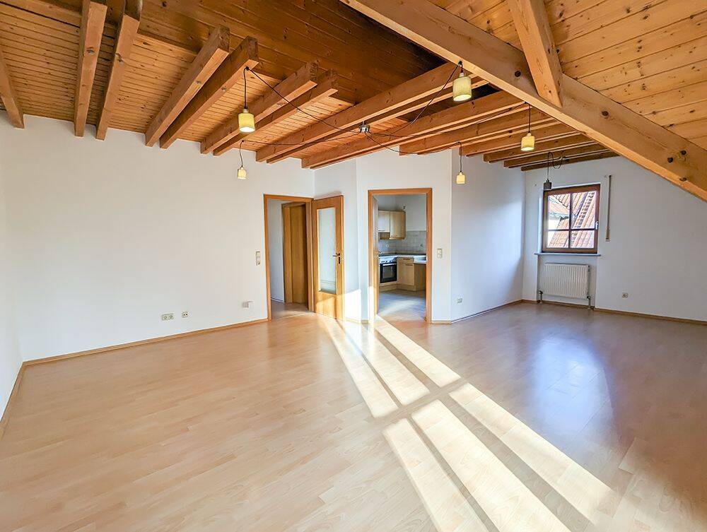 Gemütliches Ambiente mit Dachstudio + 3 Zimmer Wohnung, Stellplatz, Einbauküche, 85051 Ingolstadt