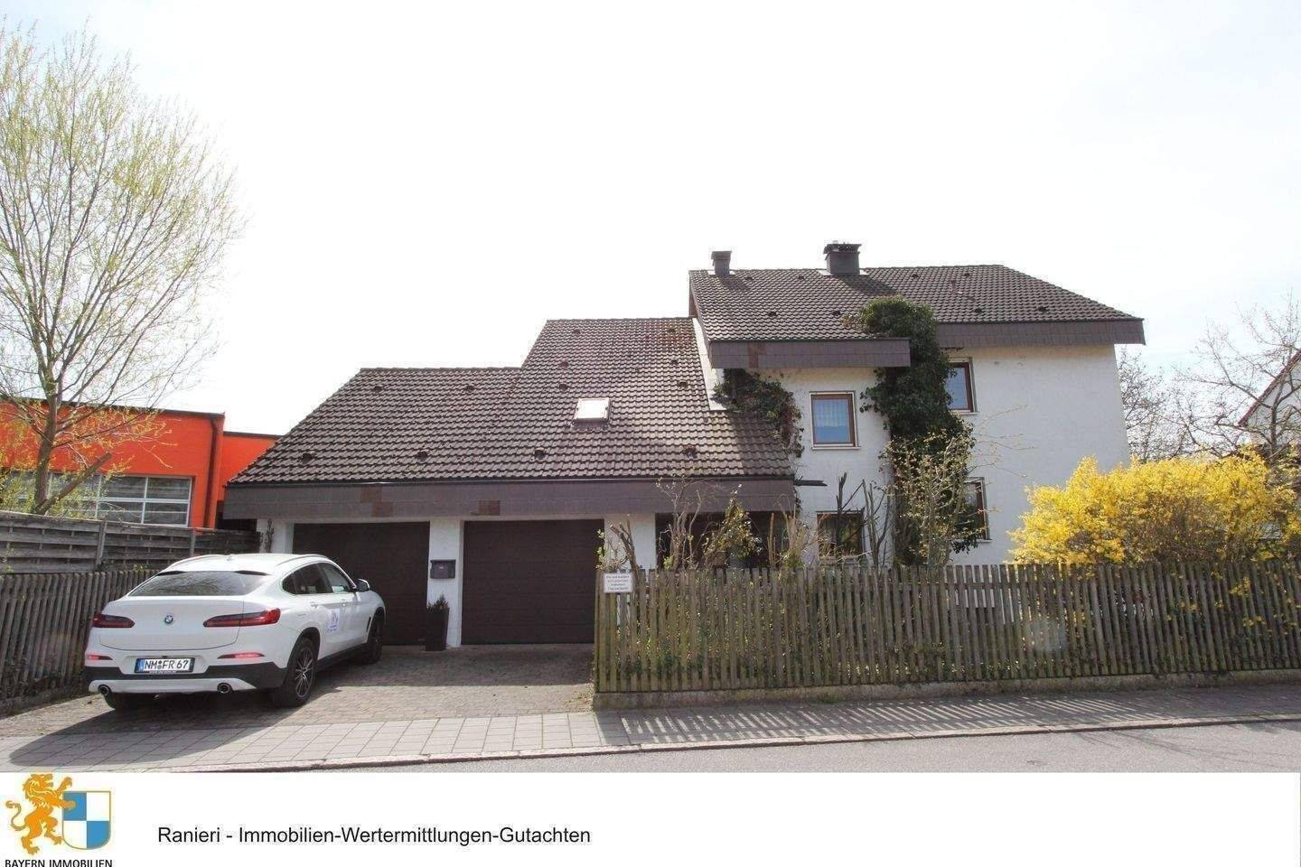 Großes Wohnhaus mit Doppelgarage und viel Potenzial in Neumarkt-Woffenbach, 92318 Neumarkt i.d. OPf.