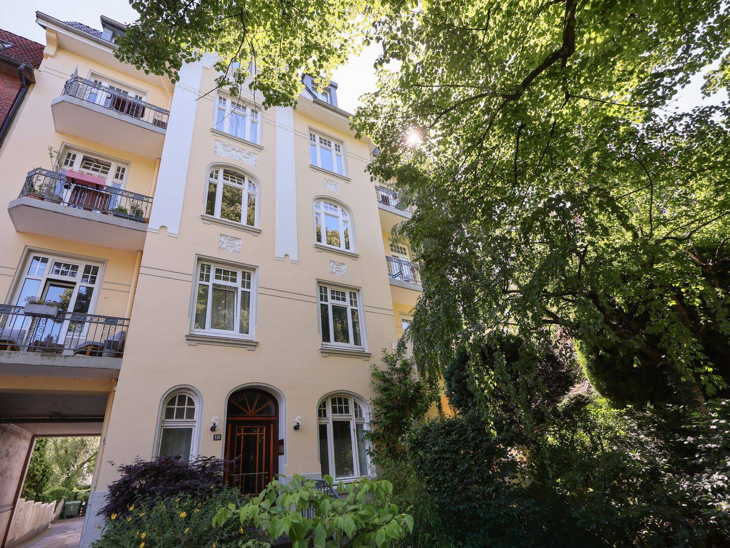 3-Zimmer-Dachgeschosswohnung im repräsentativen Jugendstilgebäude!, 22299 Hamburg (Hamburg-Nord Winterhude)