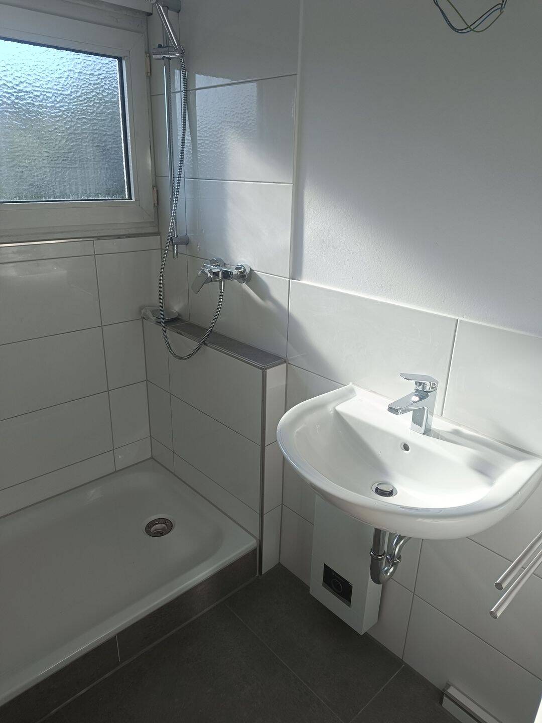 Erstbezug nach Sanierung mit Einbauküche: Freundliche 3-Raum-DG-Wohnung in Leverkusen, 51381 Leverkusen (Bergisch Neukirchen Lützenkirchen Quettingen)