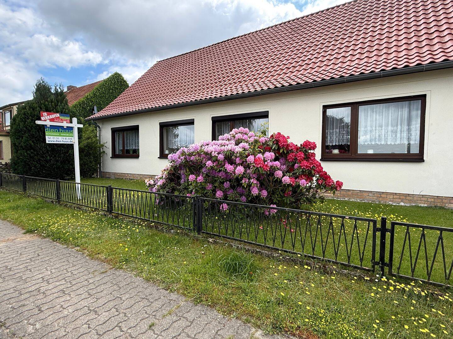 Einfamilienhaus in Warnow mit großem Grundstück und Einliegerwohnung, 18249 Warnow