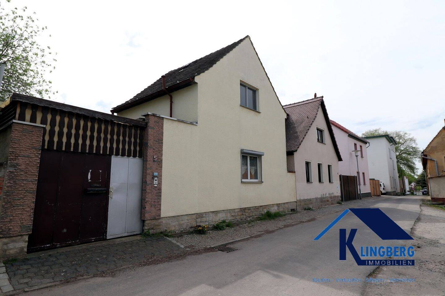 TOP-Lage von Zeitz – kleines Einfamilienhaus mit Garage und traumhaften Grundstück zu verkaufen!, 6712 Zeitz