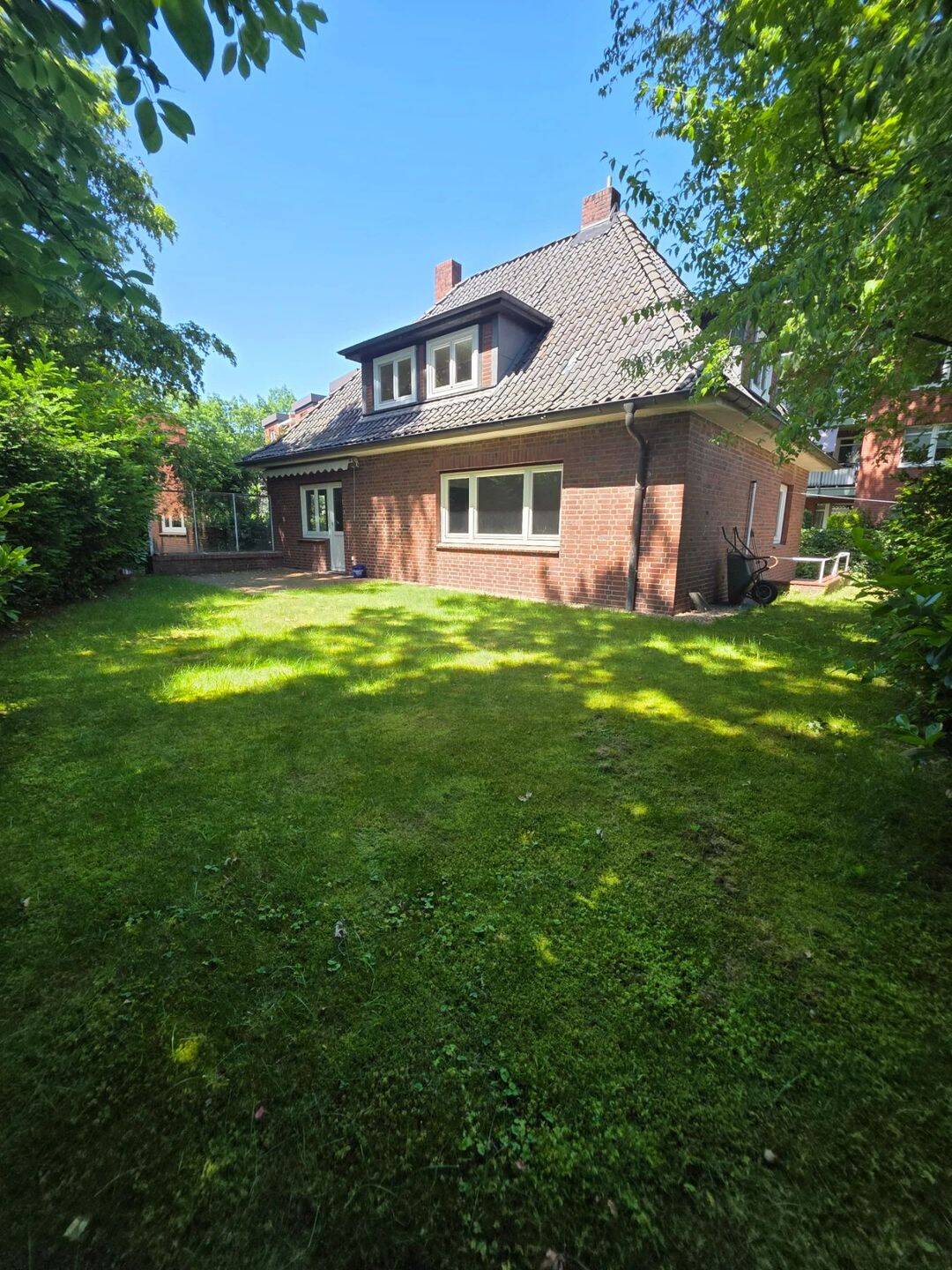 Großzügiges Einfamilienhaus mit Garten – 3 Jahre befristet, 22559 Hamburg (Altona Rissen)