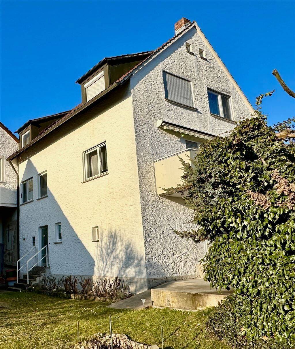 Wohnhaus mit Fernsicht, inkl. Gewerbeeinheit u. 2 Garagen, 97500 Ebelsbach