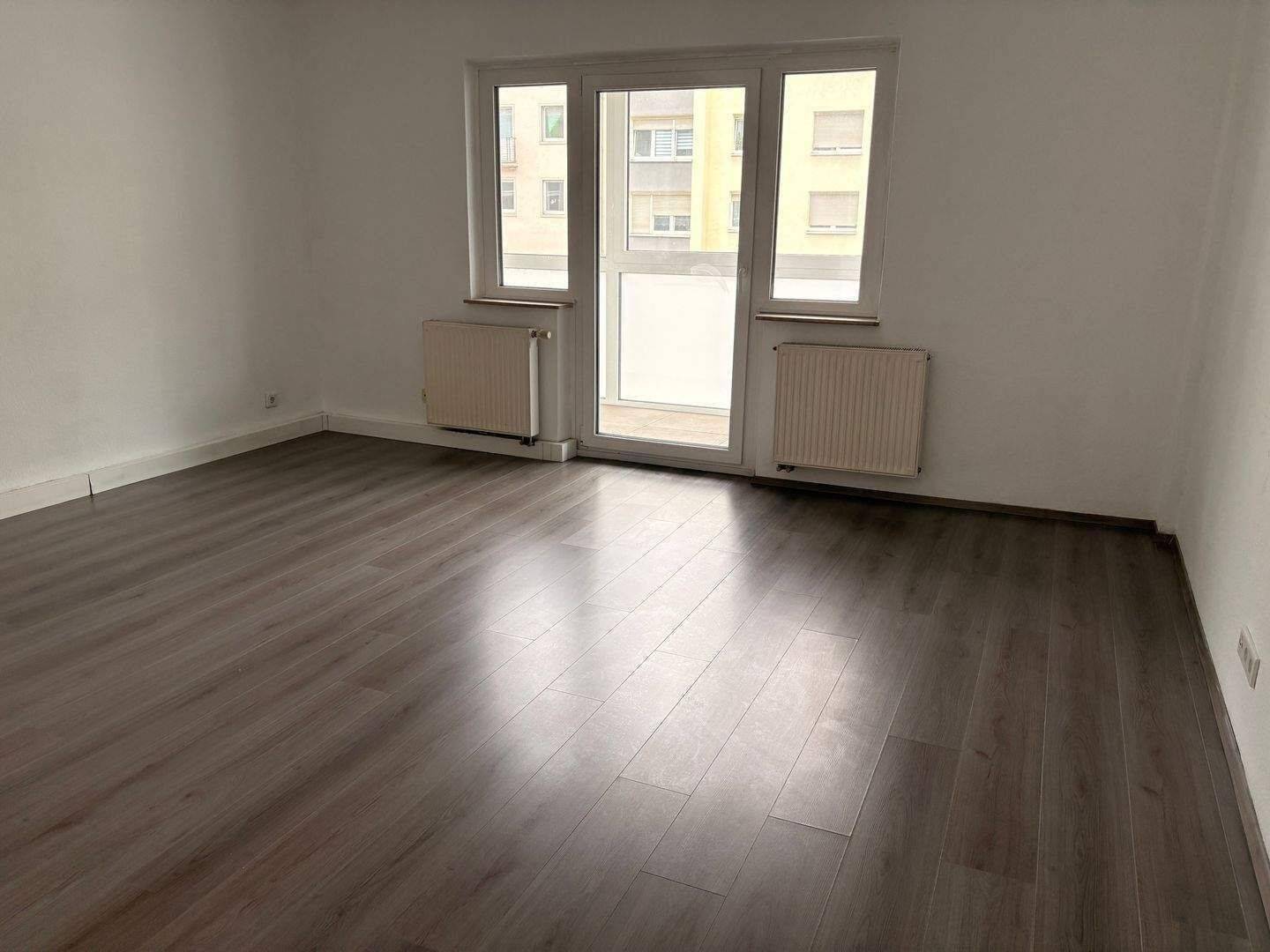 Großzügig geschnittene, helle 2-Zimmer-Wohnung mit Wintergartenbalkon – Stadtteil Rennweg, 90489 Nürnberg (Gärten bei Wöhrd Rennweg Veilhof Wöhrd)