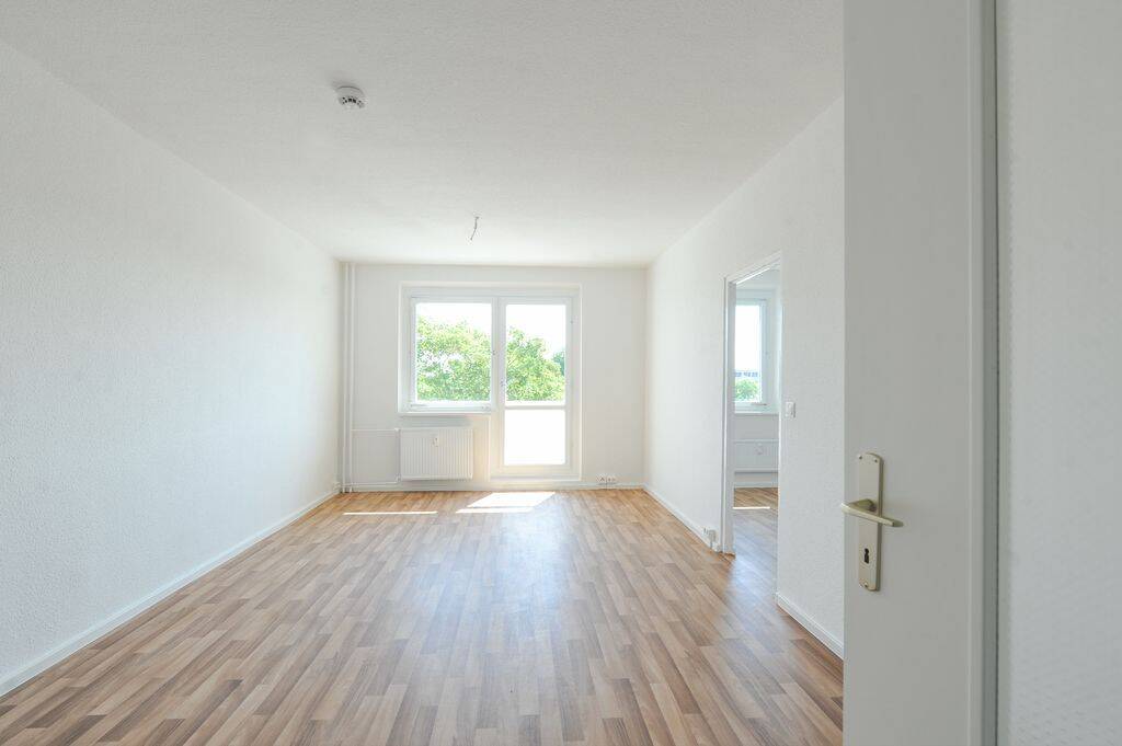 Mittele Etage, großer Balkon, Bad mit Dusche, 6120 Halle (Saale) (Dölau Heide Nord Heide Süd Kröllwitz Lettin)