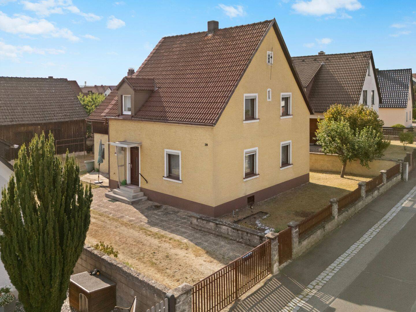 Einmaliges Entwicklungspotential! Einfamilienhaus mit großem Garten und Scheune, 92708 Mantel