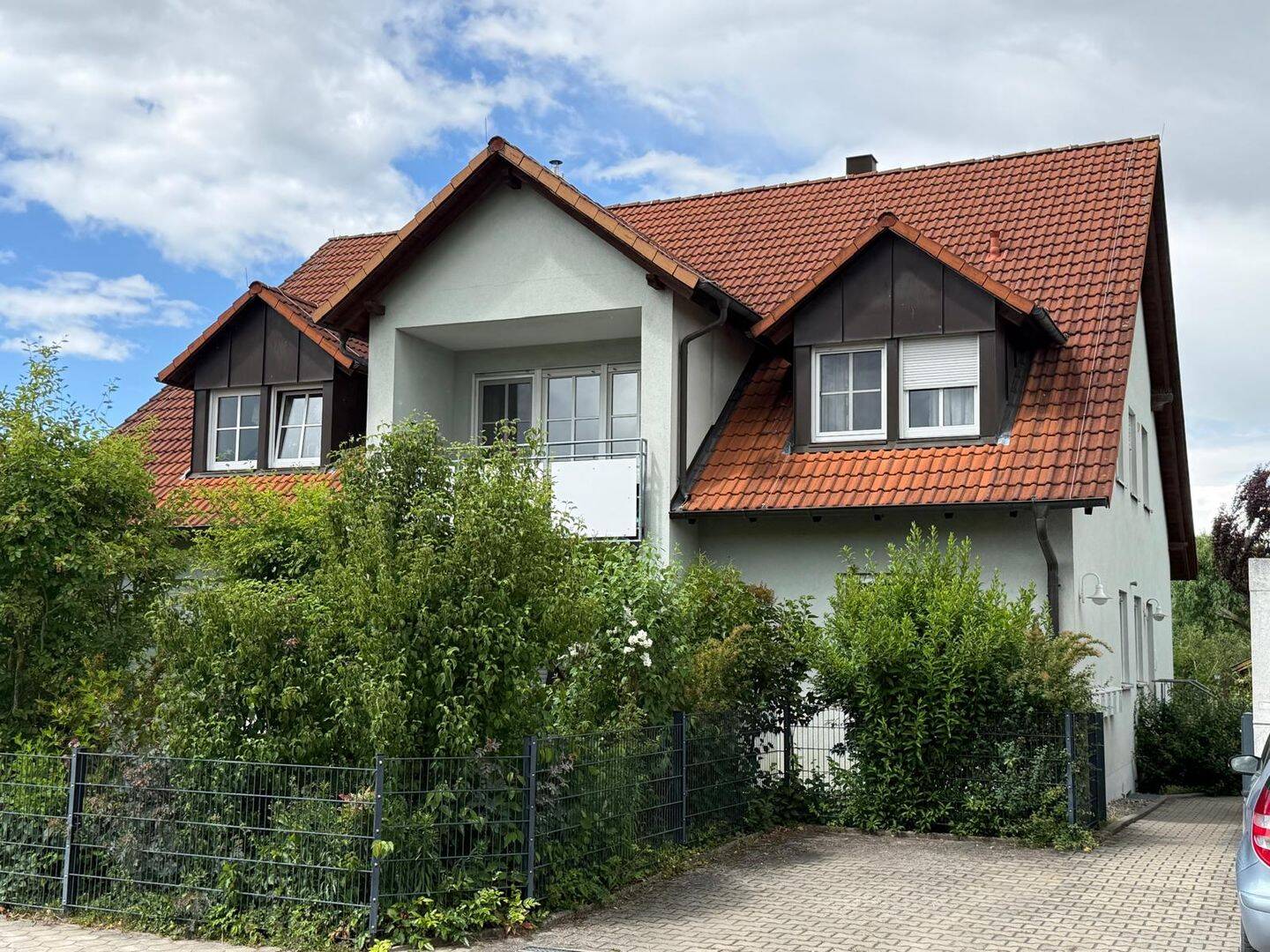 Ruhig gelegene 3-Zimmer-Wohnung mit Garten, Terrasse, Garage und Stellplatz in Uffenheim, 97215 Uffenheim