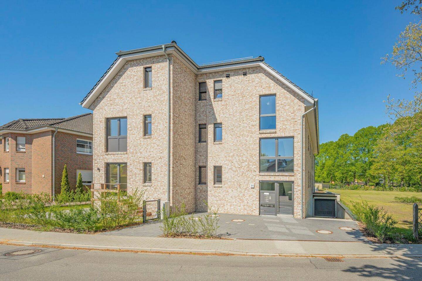 Neubau: Großzügige 3-Zimmer-Maisonettewohung in attraktivem Wohnensemble mit nur fünf Einheiten, 25462 Rellingen