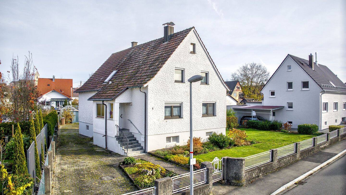 Wohnen in Herbertingen: Gepflegtes Haus mut großem Garten und Garage !, 88518 Herbertingen