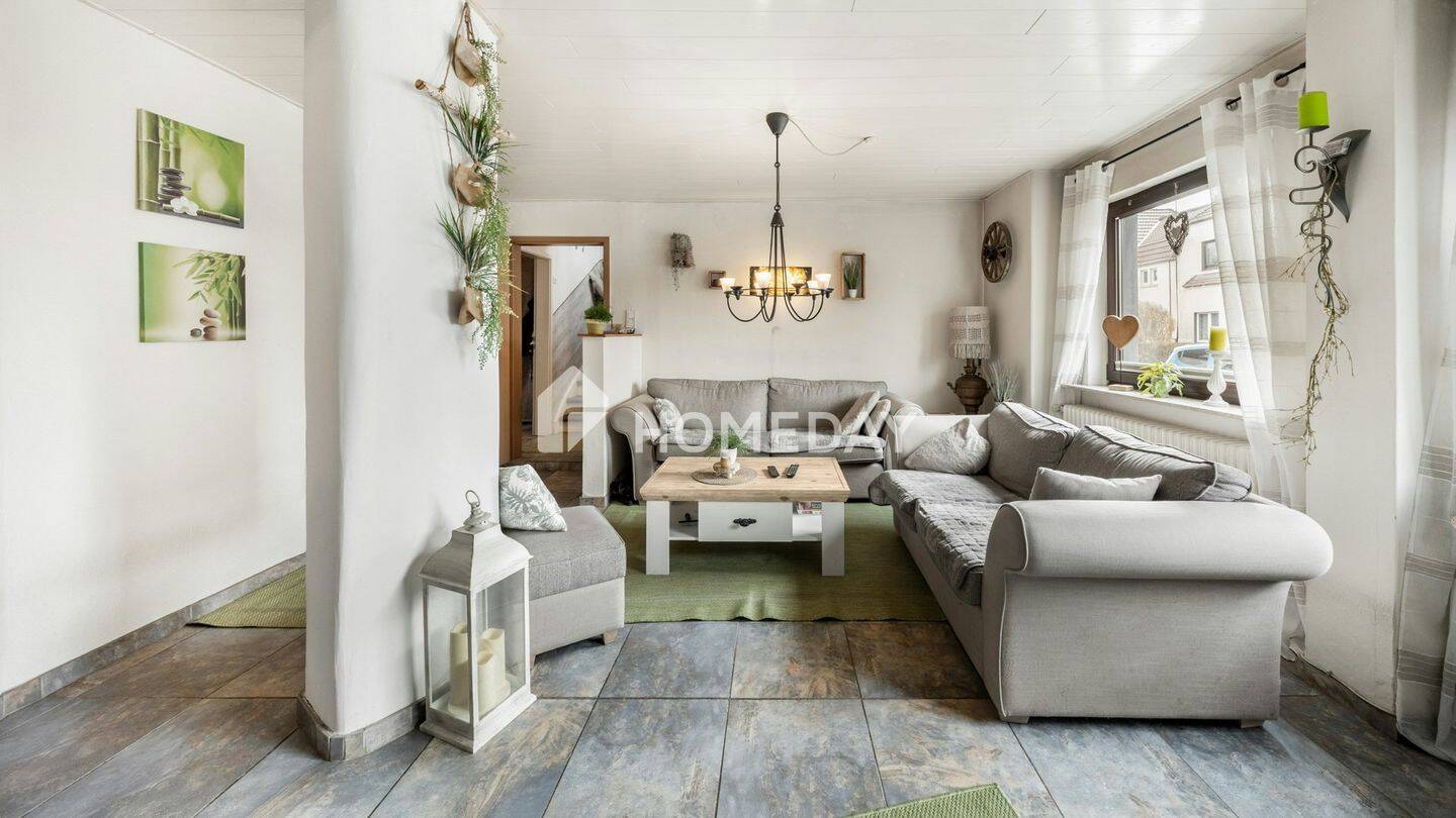 Altbau-Charme & moderne Lebensqualität: stetig modernisierte Doppelhaushälfte mit Garten | Nordenham, 26954 Nordenham