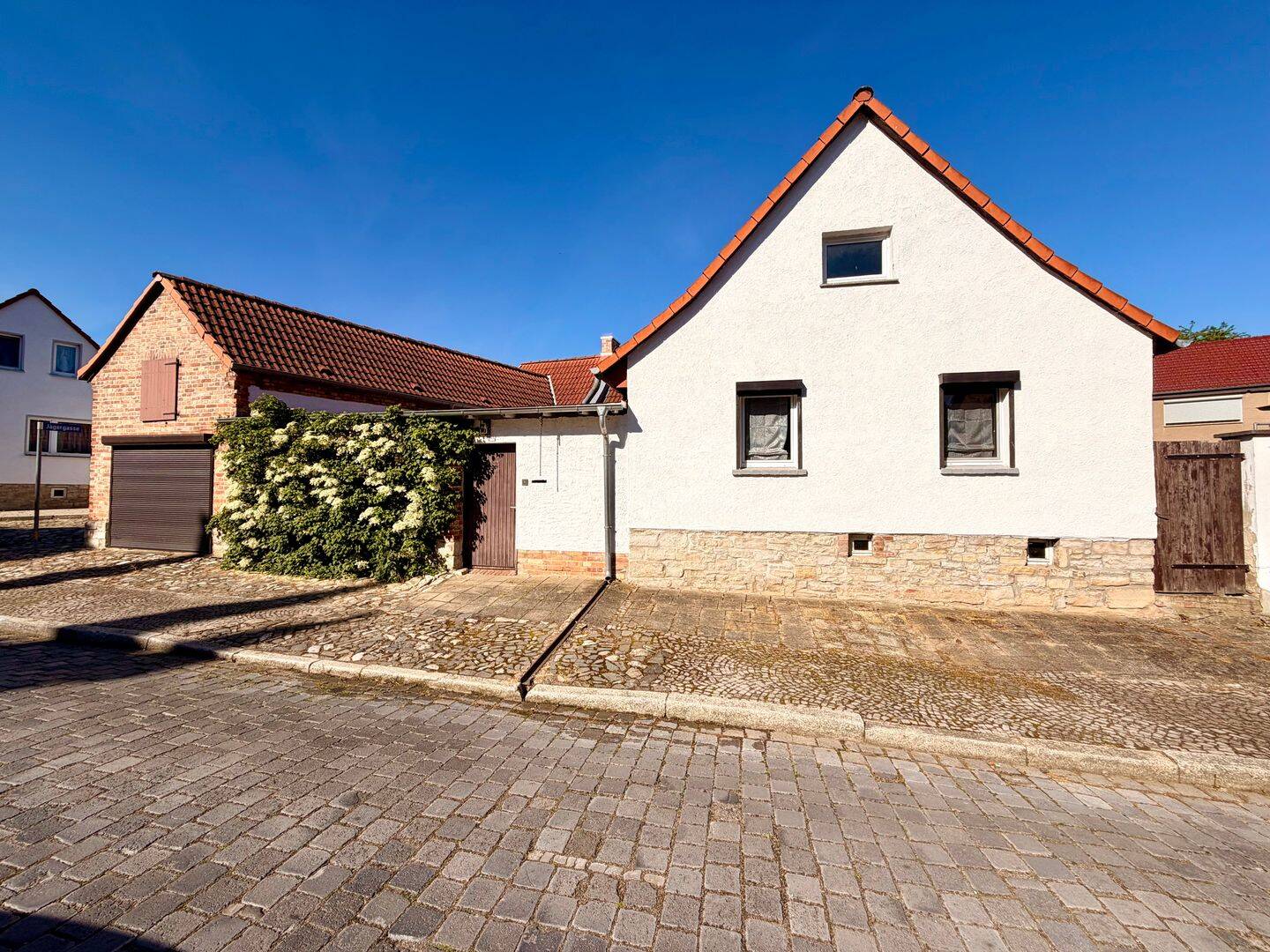 historischer Charme & moderner Wohnkomfort – saniertes Einfamilienhaus mit Ausbaureserve in Frose, 6464 Seeland
